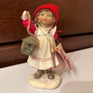 SAGRADO 5.5 INCH TALL AUSTRALIAN QUALITY PORCELAIN FIGURINE
